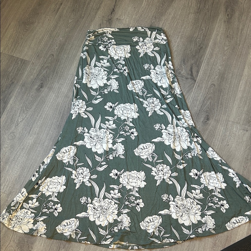 Market & Spruce Green and White Floral Maxi Skirt